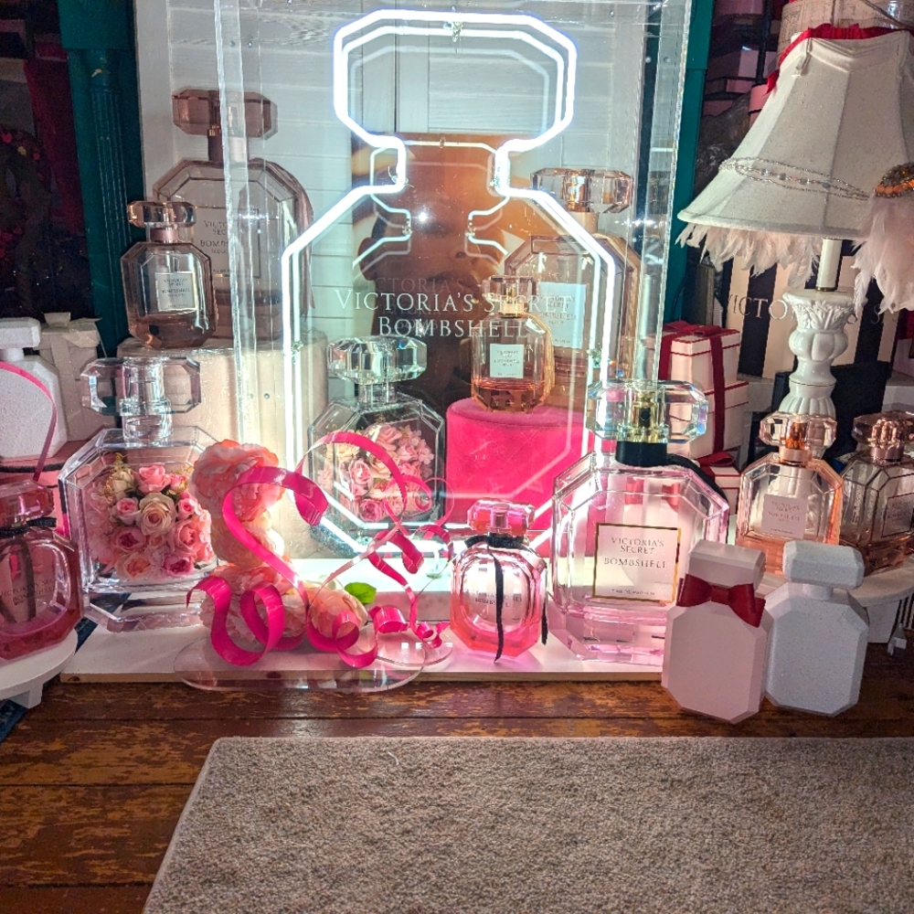 Victoria's Secret NOT FOR SALE store displays 🌟 Bombshell ⭐
